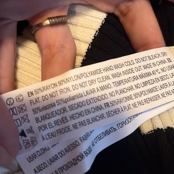 NWT Forever21 Long Sleeve Crop Top - Picture 9 of 9